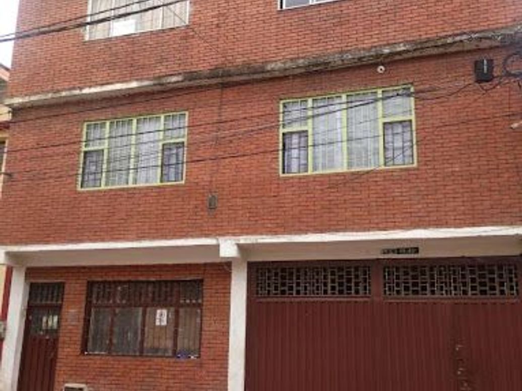 Casa de 6 alcobas en venta en Inglés Quiroga, Bogotá, 550 m² · foto 2 de 12