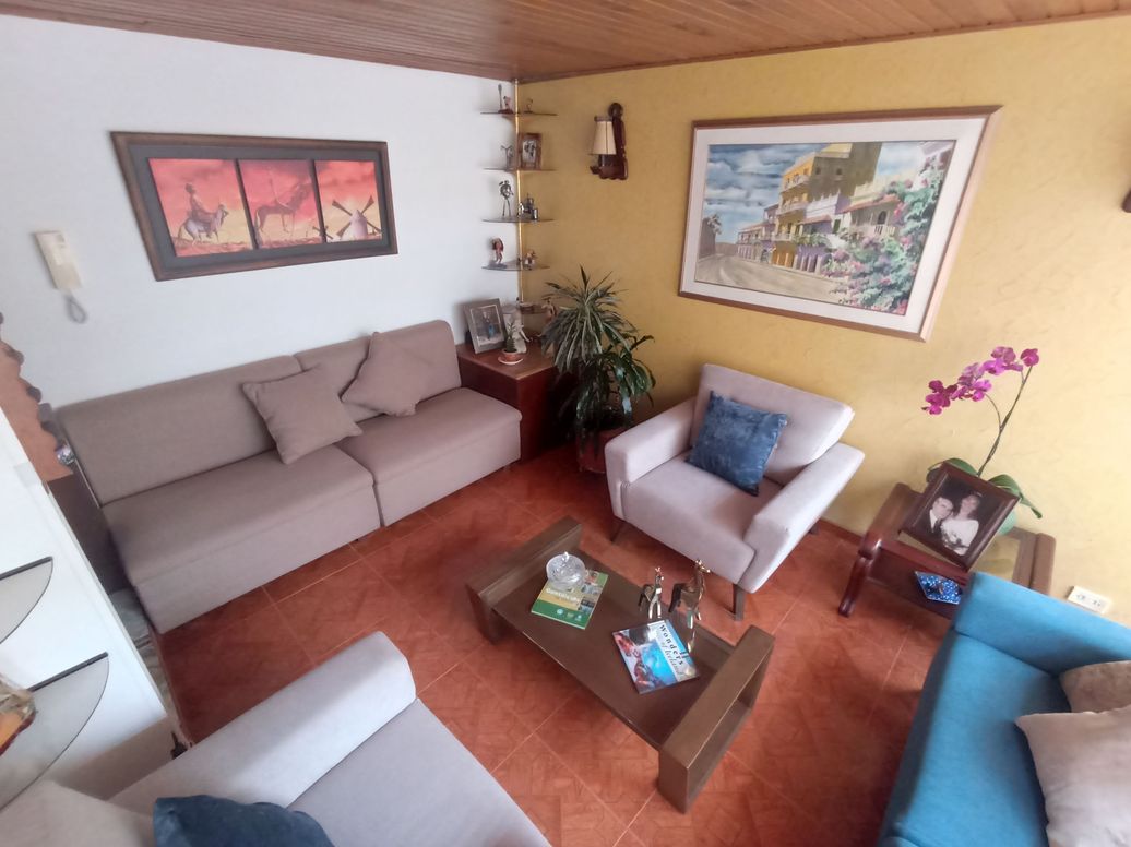 Casa de 3 alcobas en venta en Los Cedros Oriental, Bogotá, 162 m² · foto 3 de 20