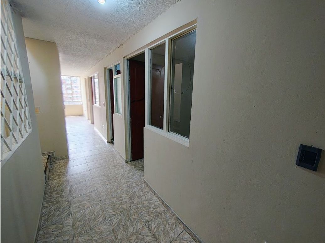Casa de 8 alcobas en venta en El Rubi, Bogotá, 215 m² · foto 16 de 20