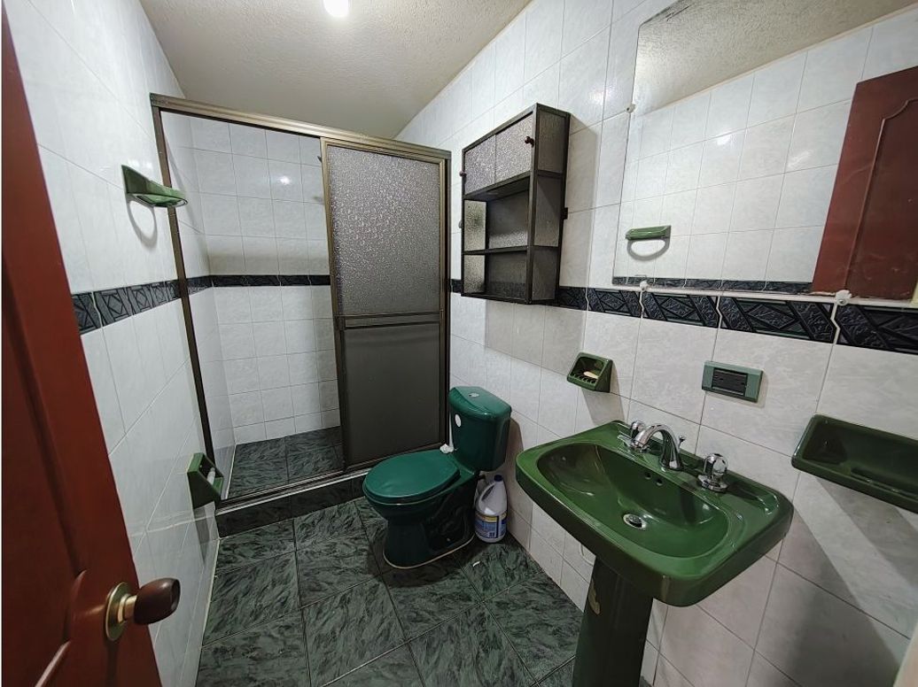 Casa de 8 alcobas en venta en El Rubi, Bogotá, 215 m² · foto 12 de 20