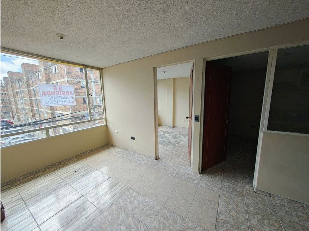 Casa de 8 alcobas en venta en El Rubi, Bogotá, 215 m² · foto 3 de 20
