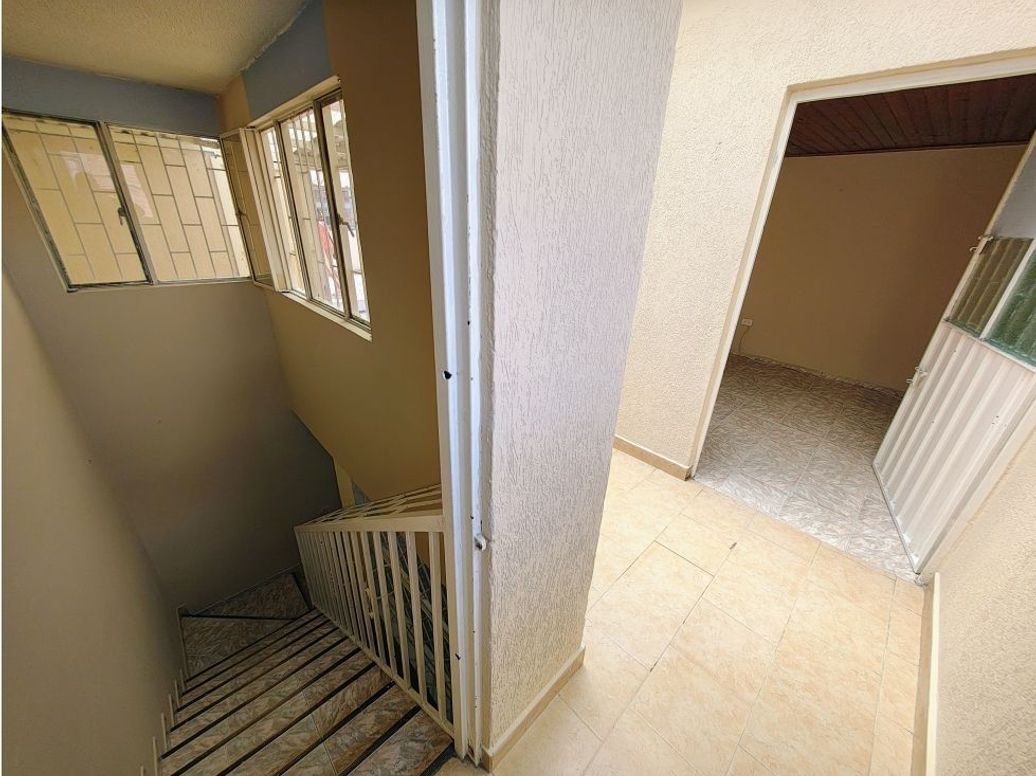 Casa de 8 alcobas en venta en El Rubi, Bogotá, 215 m² · foto 18 de 20