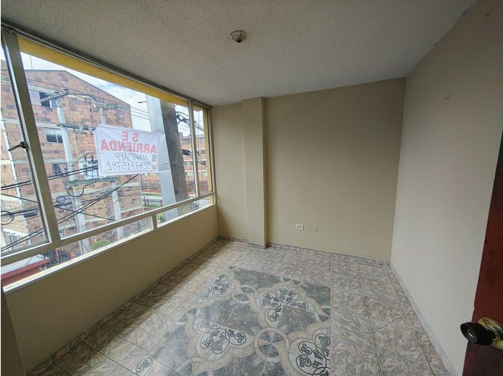 Casa de 8 alcobas en venta en El Rubi, Bogotá, 215 m² · foto 4 de 20