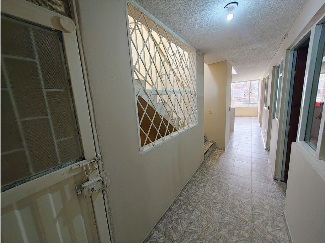 Casa de 8 alcobas en venta en El Rubi, Bogotá, 215 m² · foto 17 de 20