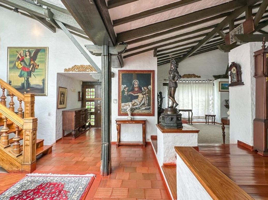 Casa de 6 alcobas en venta en Niza, Bogotá, 476 m² · foto 5 de 20
