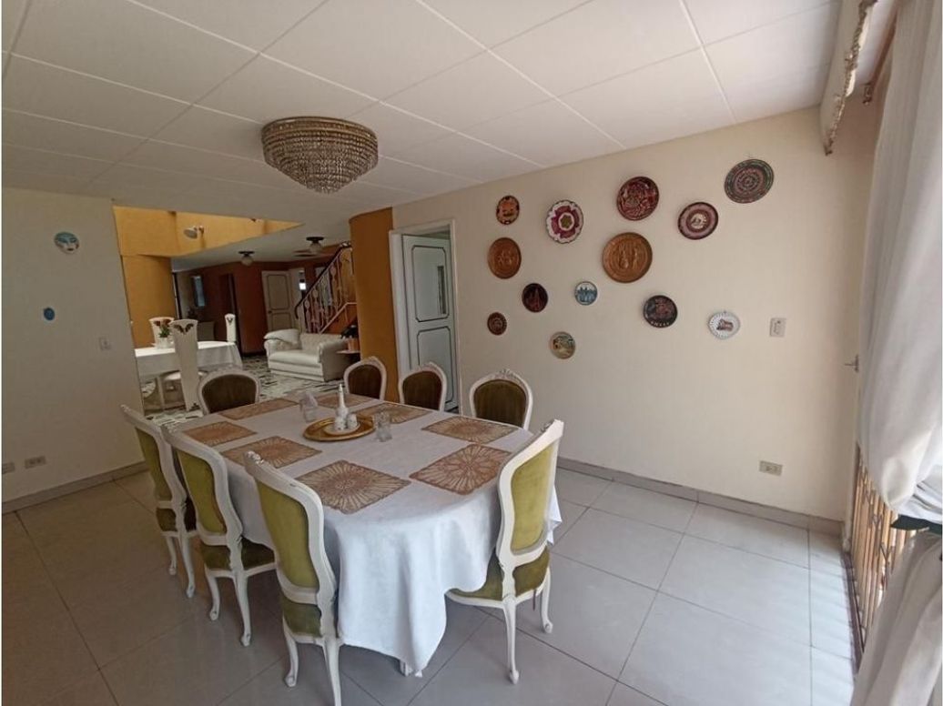 Casa de 5 alcobas en venta en Los Cedritos, Bogotá, 390 m² · foto 3 de 20
