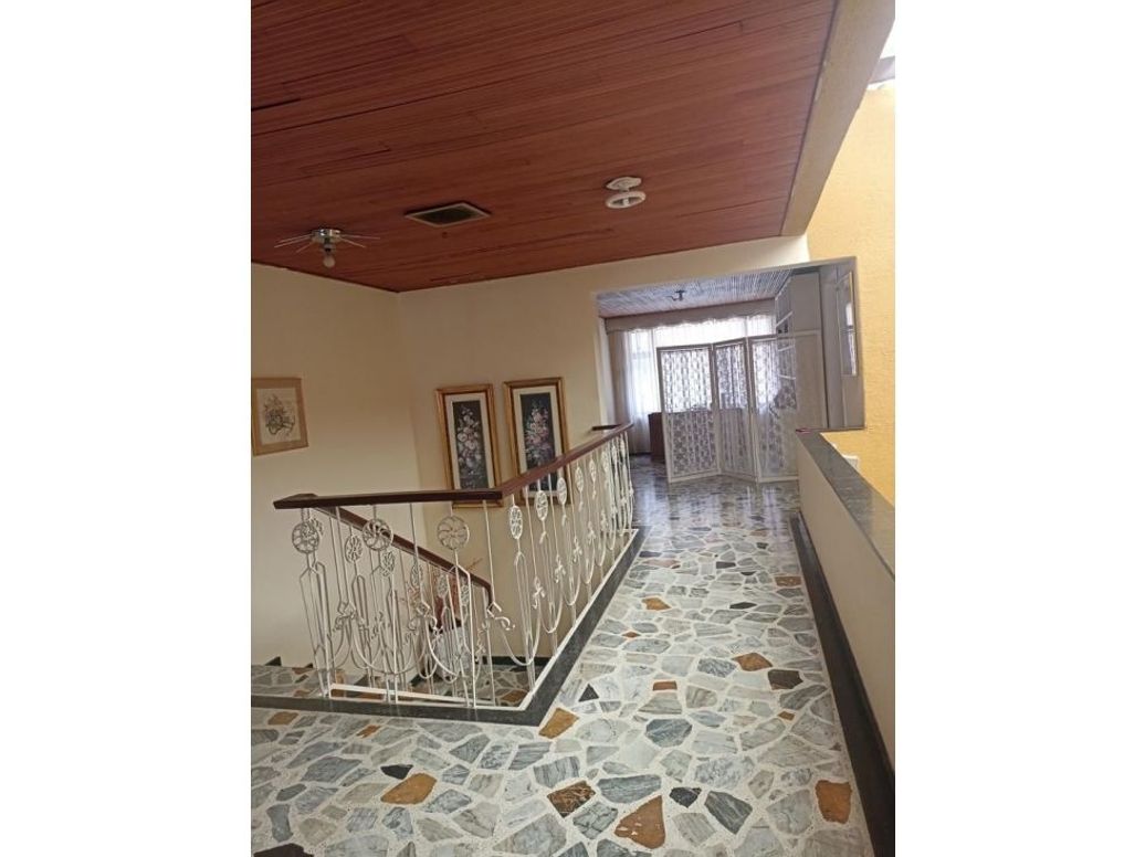 Casa de 5 alcobas en venta en Los Cedritos, Bogotá, 390 m² · foto 17 de 20