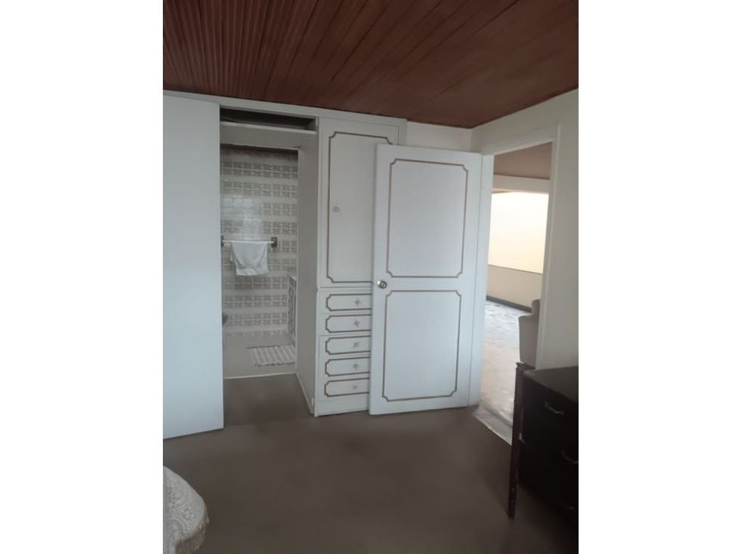 Casa de 5 alcobas en venta en Los Cedritos, Bogotá, 390 m² · foto 6 de 20