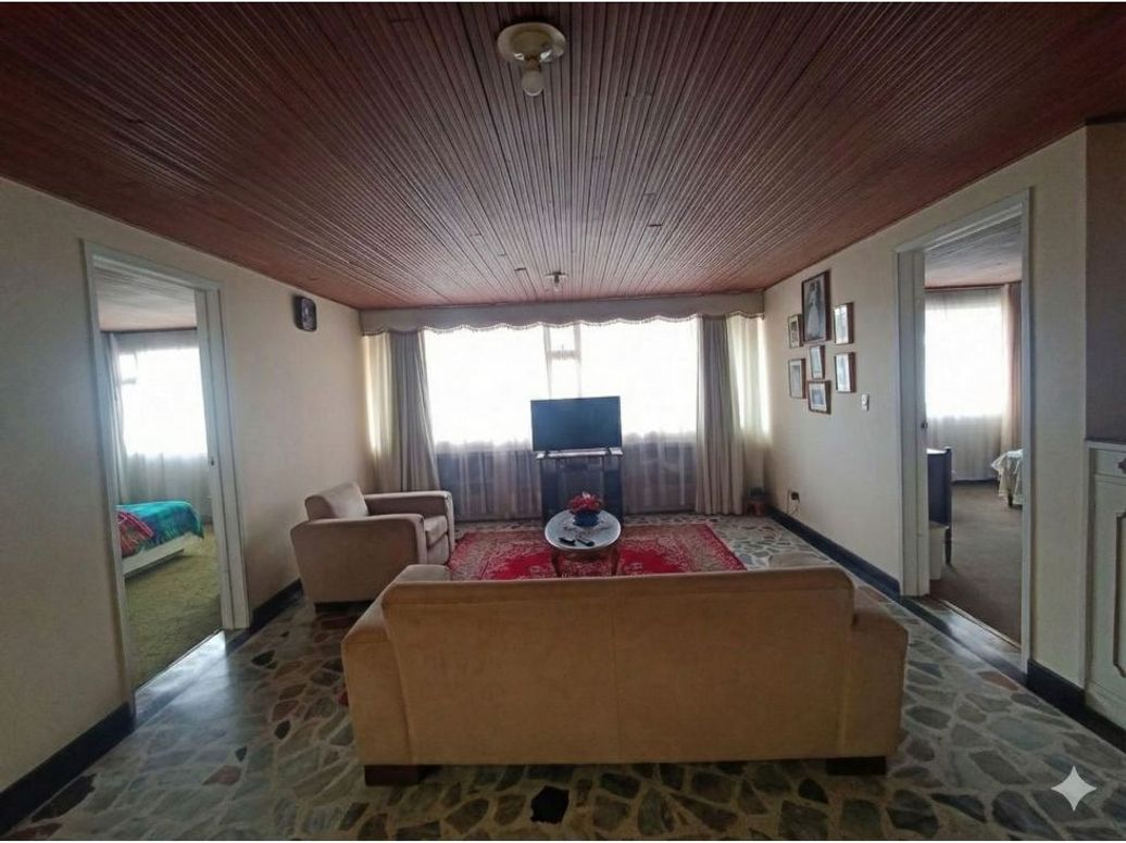 Casa de 5 alcobas en venta en Los Cedritos, Bogotá, 390 m² · foto 2 de 20