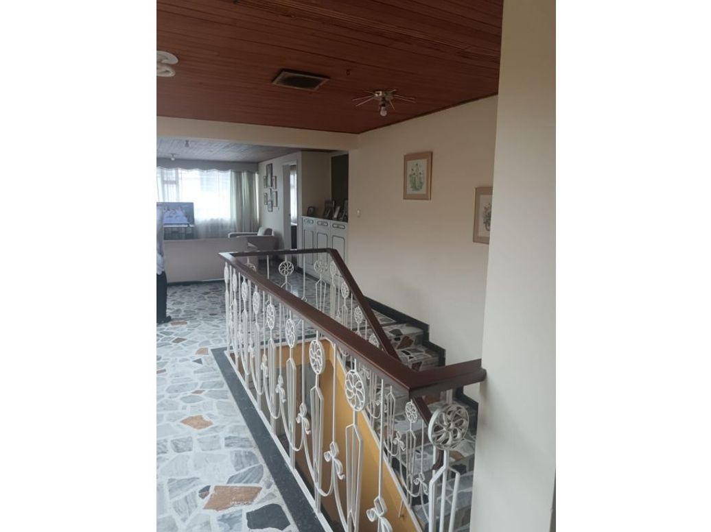 Casa de 5 alcobas en venta en Los Cedritos, Bogotá, 390 m² · foto 16 de 20