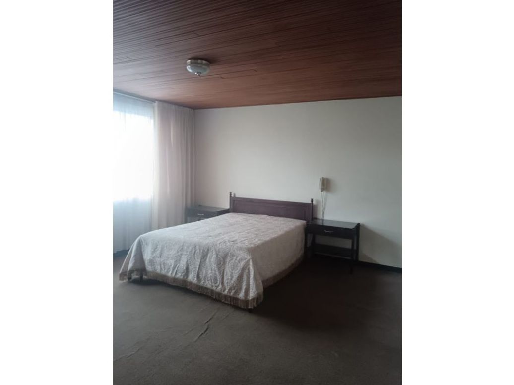 Casa de 5 alcobas en venta en Los Cedritos, Bogotá, 390 m² · foto 9 de 20