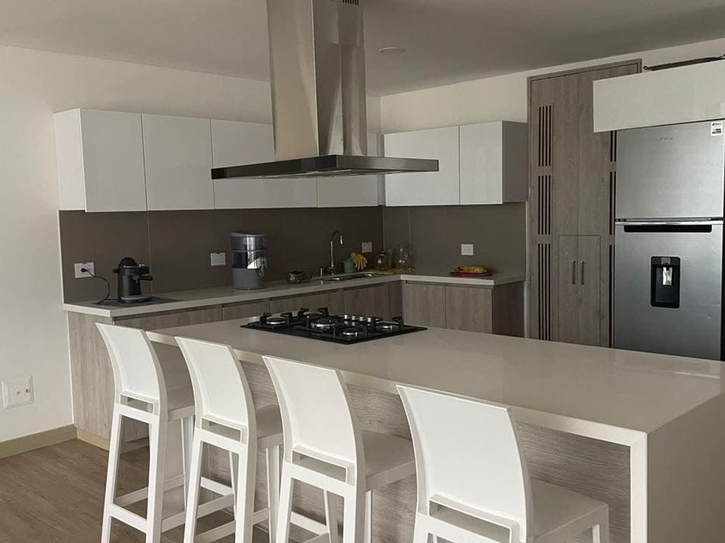 Apartamento de 2 alcobas en venta en Las Nieves, Bogotá, 107 m² · foto 2 de 18