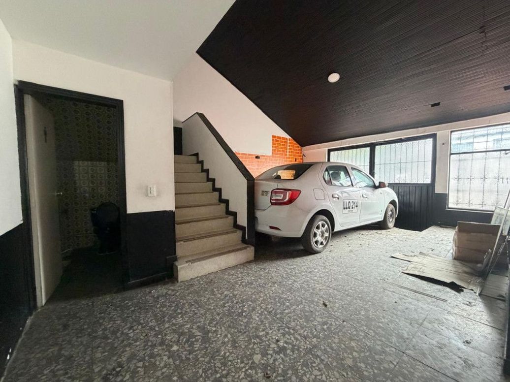Casa de 6 alcobas en venta en San José Del Prado, Bogotá, 380 m² · foto 2 de 20