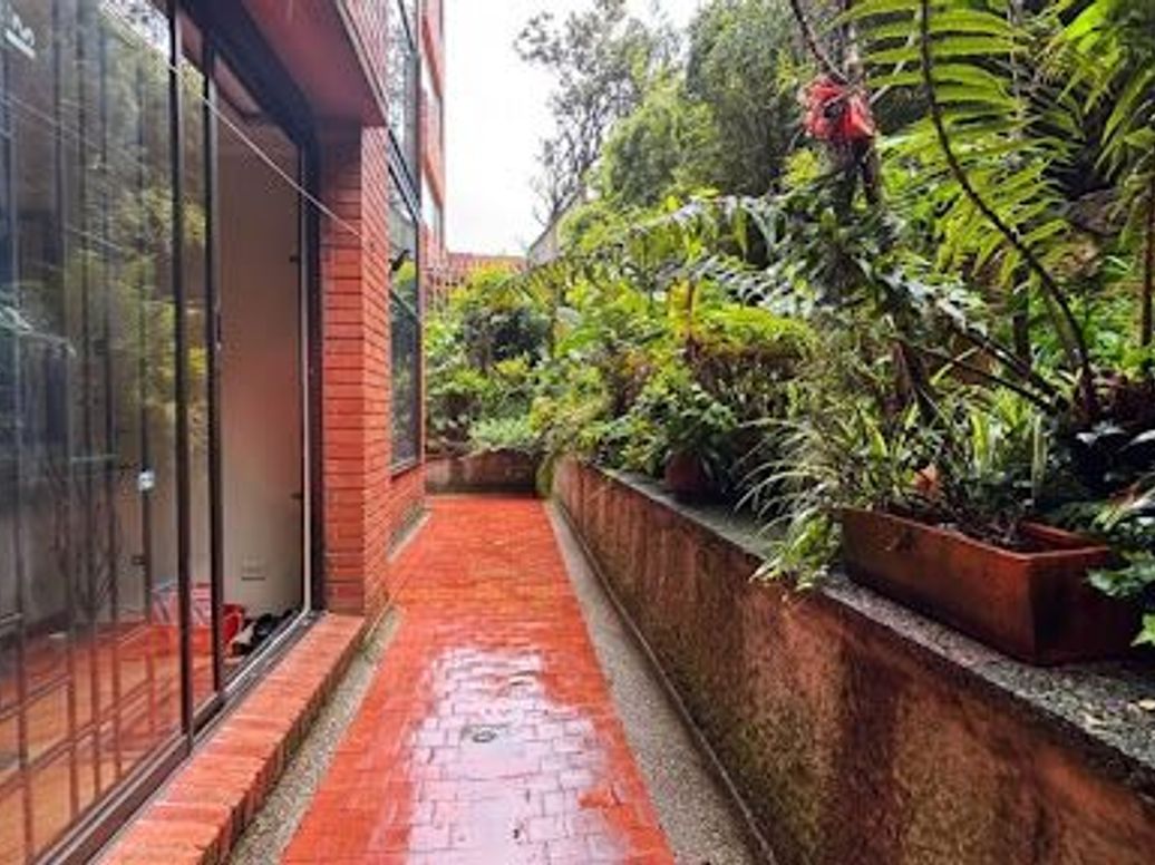 Apartamento de 4 alcobas en venta en Los Rosales, Bogotá, 150 m² · foto 7 de 20
