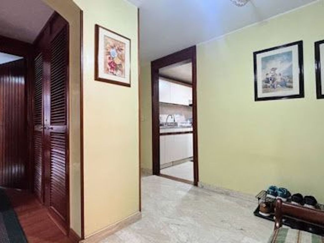 Apartamento de 4 alcobas en venta en Los Rosales, Bogotá, 150 m² · foto 17 de 20