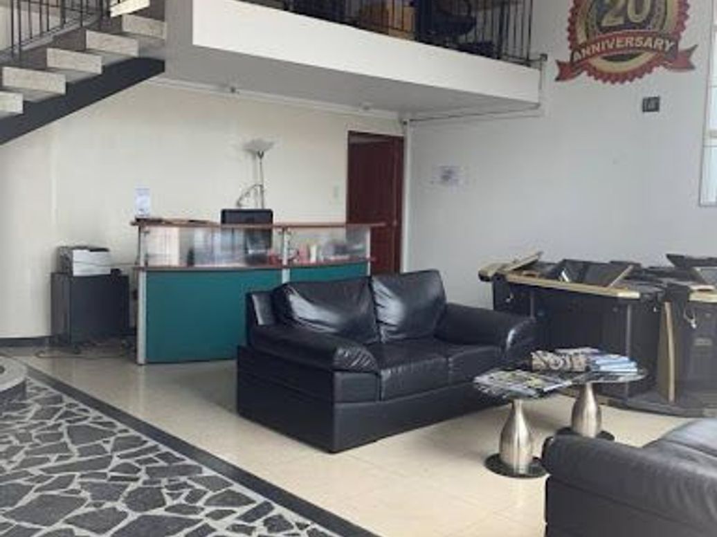 Casa de 8 alcobas en venta en Normandía, Bogotá, 360 m² · foto 2 de 18