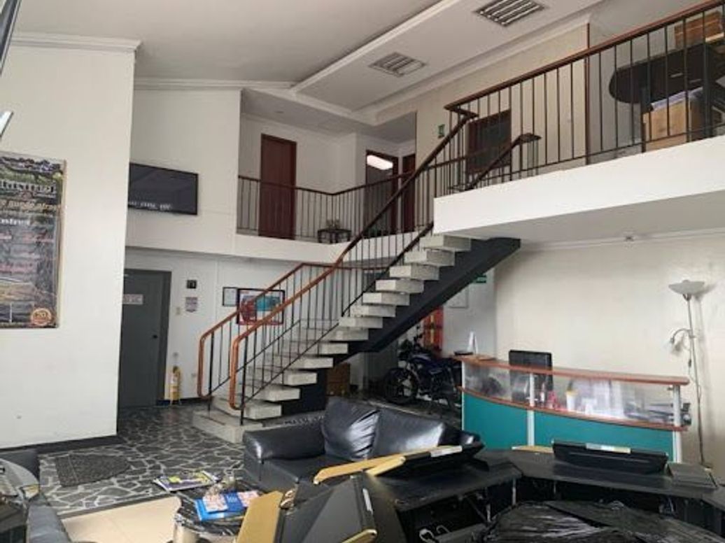 Casa de 8 alcobas en venta en Normandía, Bogotá, 360 m² · foto 3 de 18