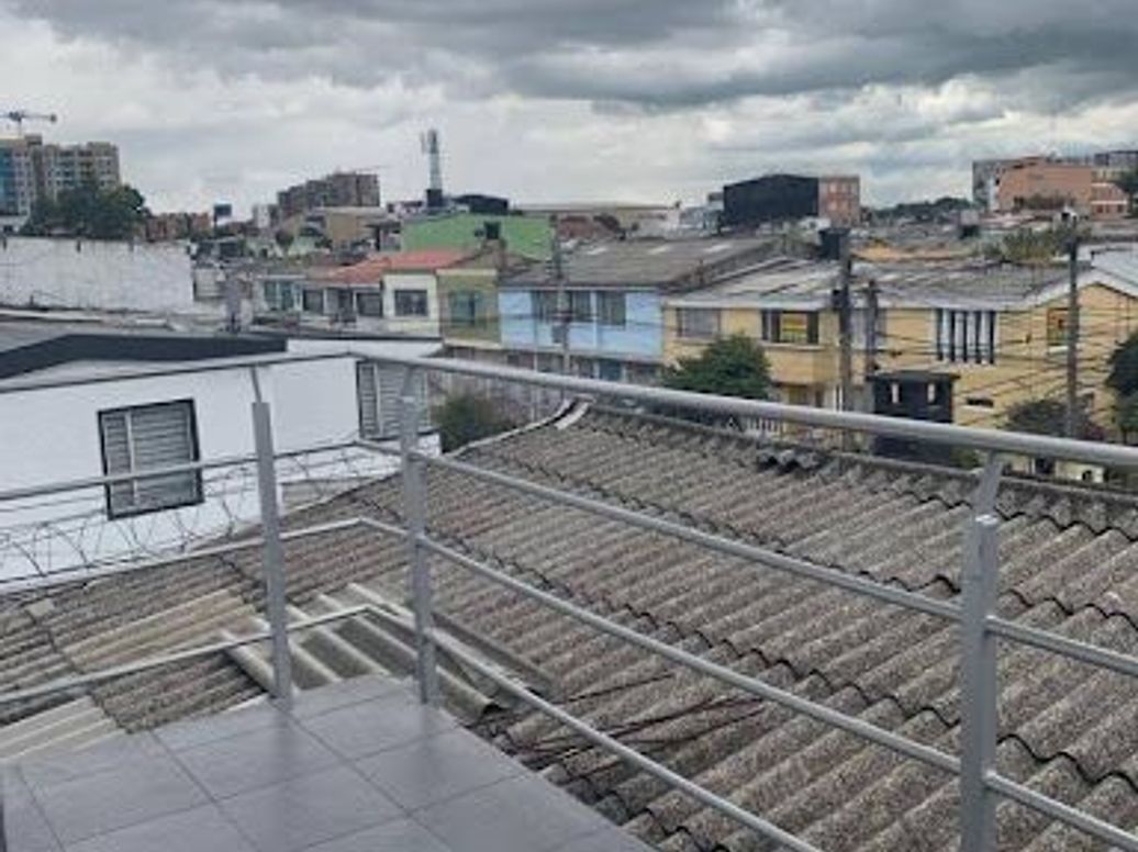 Casa de 8 alcobas en venta en Normandía, Bogotá, 360 m² · foto 16 de 18