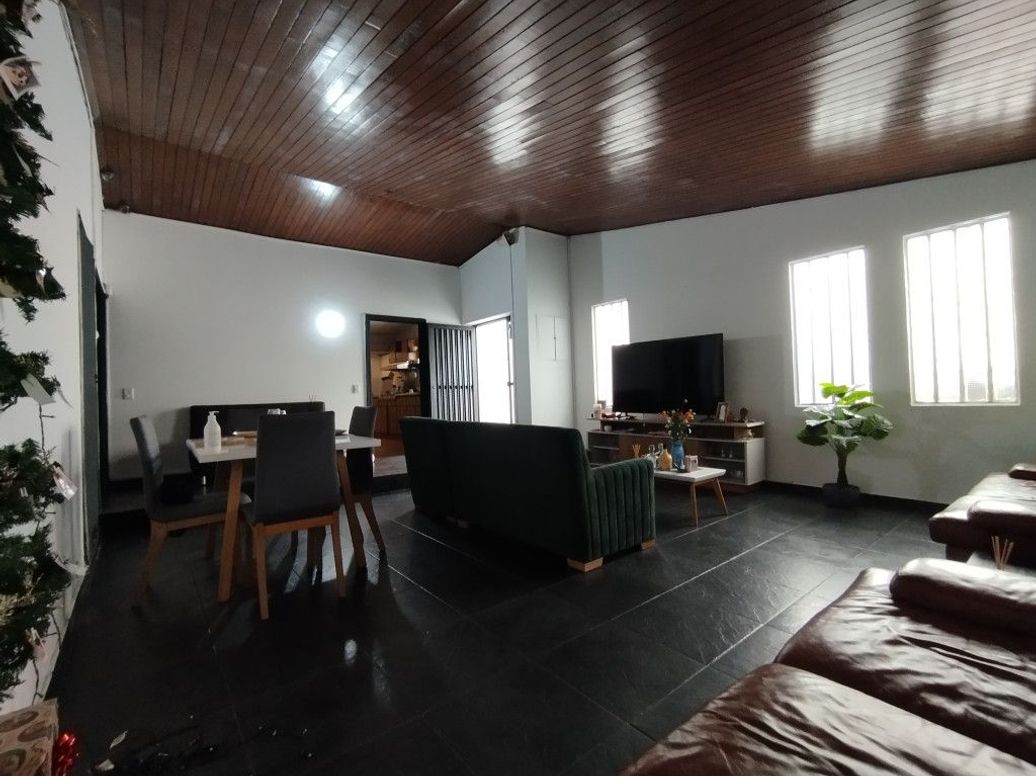 Casa de 4 alcobas en venta en El Batan, Bogotá, 202 m² · foto 11 de 20