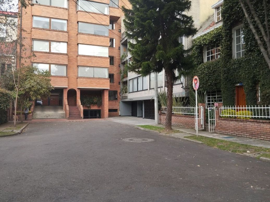 Casa de 7 alcobas en venta en Quinta Camacho, Bogotá, 252 m² · foto 4 de 17