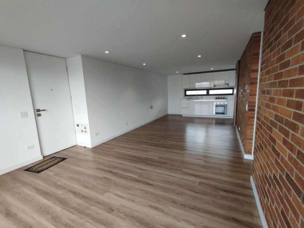 Apartamento de 2 alcobas en venta en Gran América, Bogotá, 78 m² · foto 2 de 18