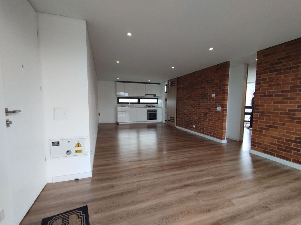 Apartamento de 2 alcobas en venta en Gran América, Bogotá, 78 m² · foto 3 de 18