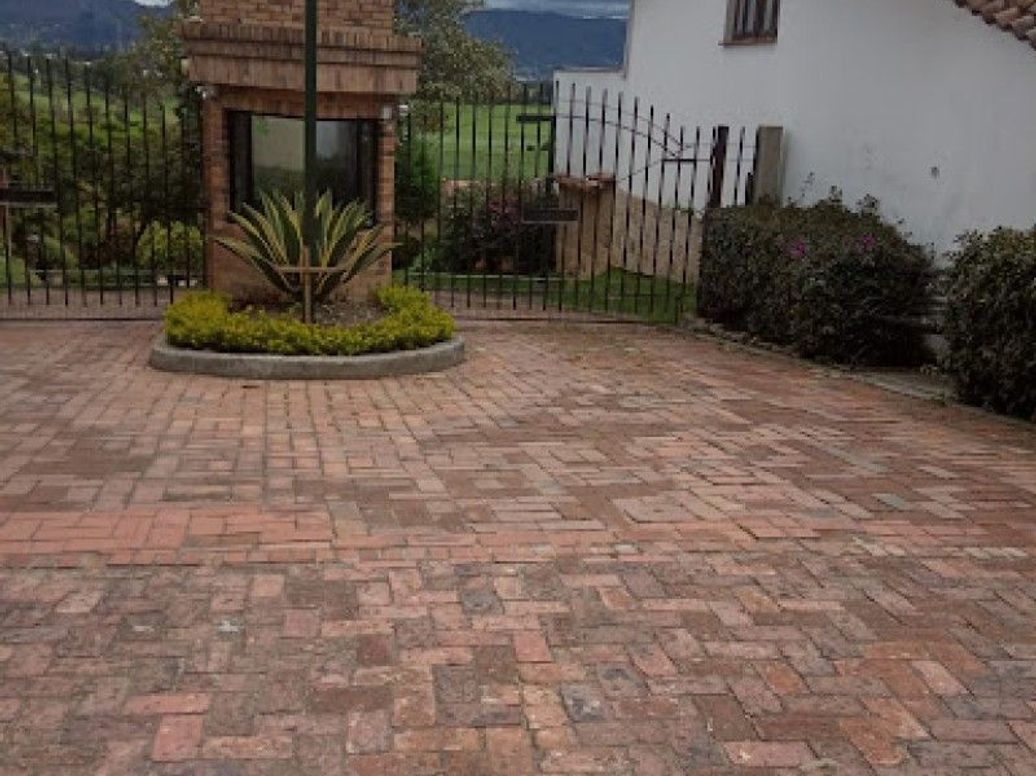Casa de 4 alcobas en venta en Las Mercedes Suba, Bogotá, 300 m² · foto 2 de 20