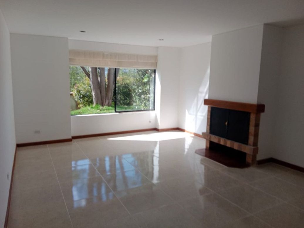 Casa de 4 alcobas en venta en Las Mercedes Suba, Bogotá, 300 m² · foto 3 de 20