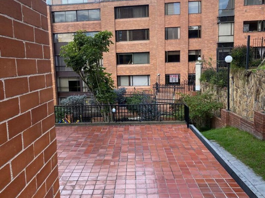Apartamento de 3 alcobas en venta en Club De Los Lagartos, Bogotá, 117 m² · foto 2 de 20