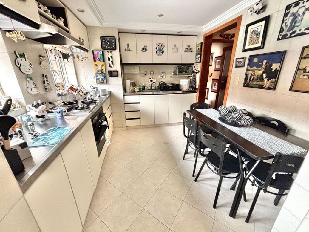 Apartamento de 3 alcobas en venta en San Patricio, Bogotá, 154 m² · foto 4 de 14