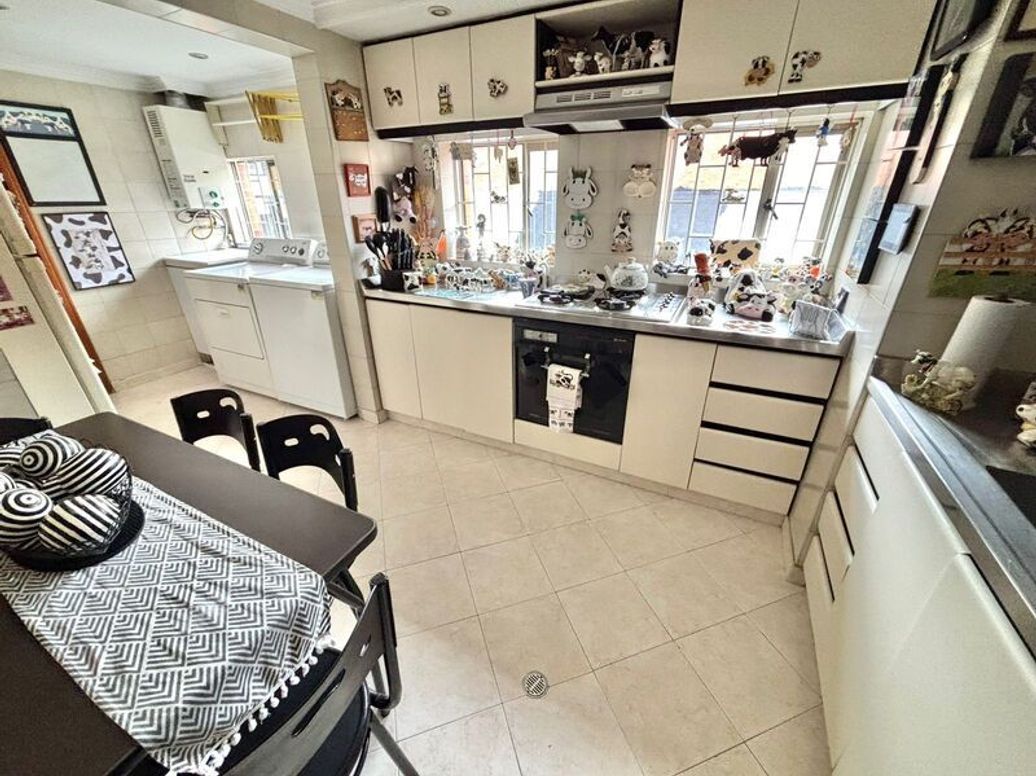 Apartamento de 3 alcobas en venta en San Patricio, Bogotá, 154 m² · foto 5 de 14