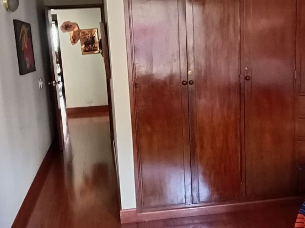 Apartamento de 3 alcobas en venta en El Refugio, Bogotá, 208 m² · foto 8 de 19