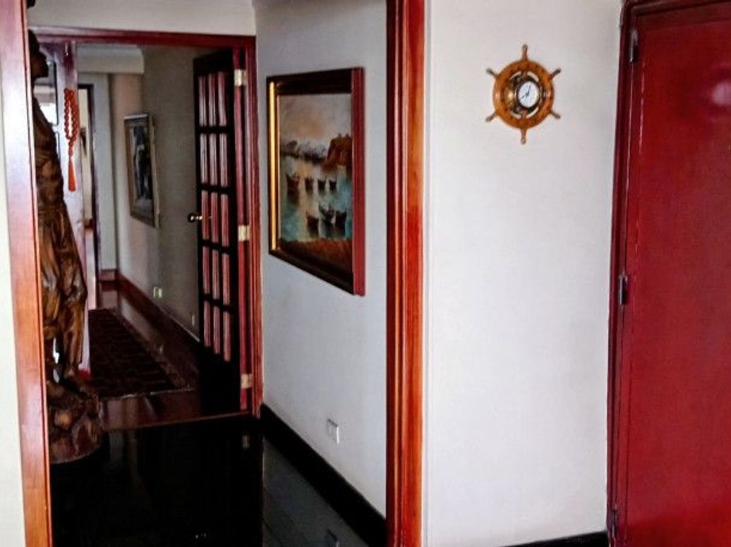 Apartamento de 3 alcobas en venta en El Refugio, Bogotá, 208 m² · foto 3 de 19
