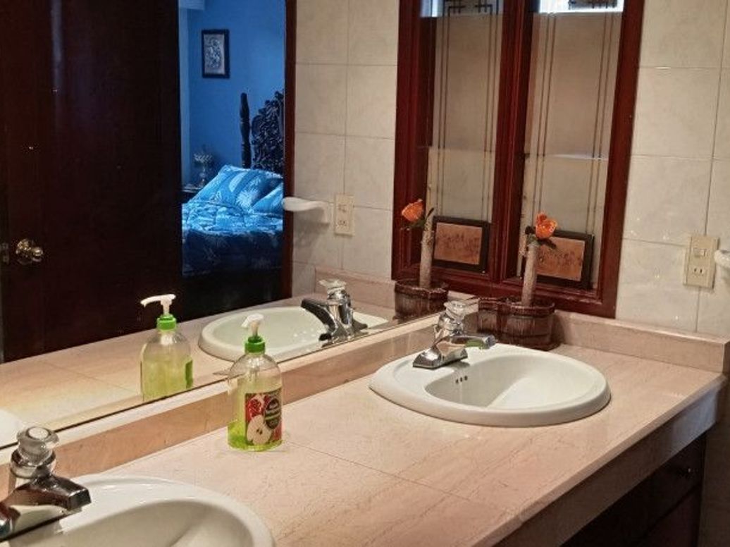 Apartamento de 3 alcobas en venta en El Refugio, Bogotá, 208 m² · foto 9 de 19