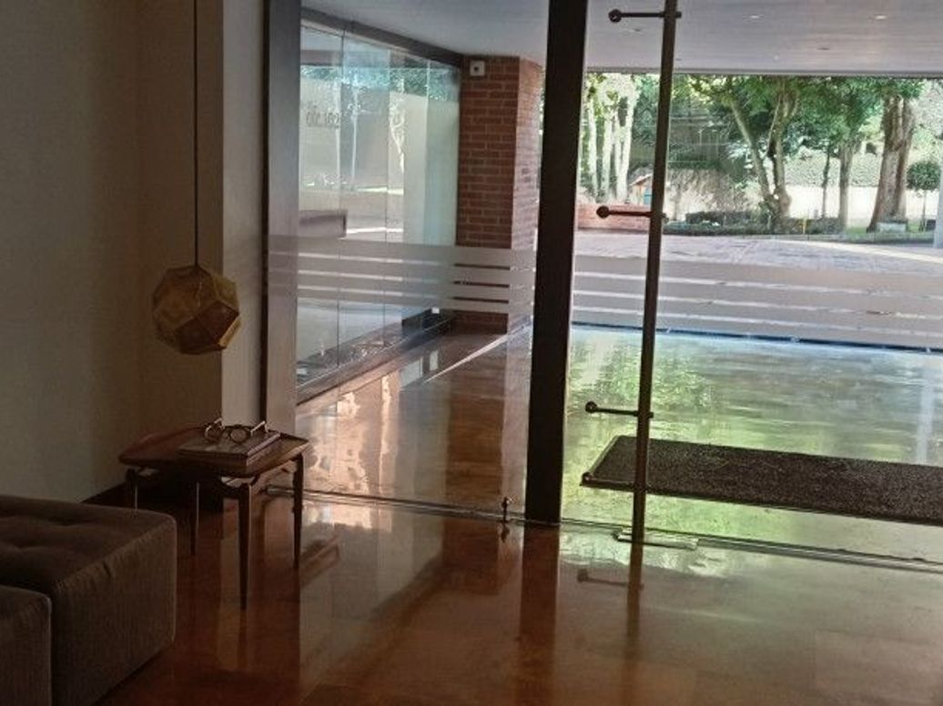 Apartamento de 3 alcobas en venta en El Refugio, Bogotá, 208 m² · foto 16 de 19