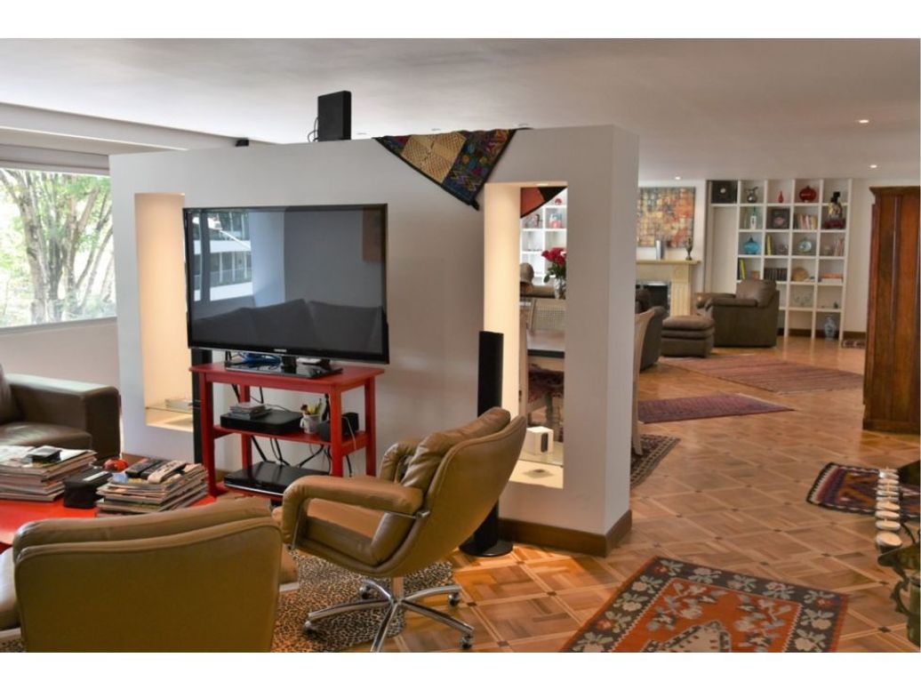 Apartamento de 4 alcobas en venta en Chicó Reservado, Bogotá, 191 m² · foto 4 de 6