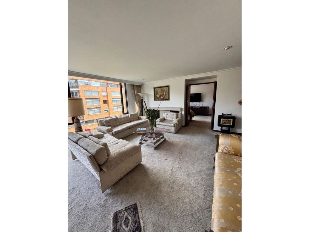 Apartamento de 2 alcobas en venta en La Carolina, Bogotá, 167 m² · foto 2 de 12