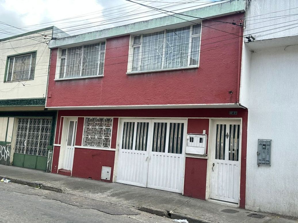 Casa en venta en Bellavista Occidental, Bogotá · foto 3 de 4