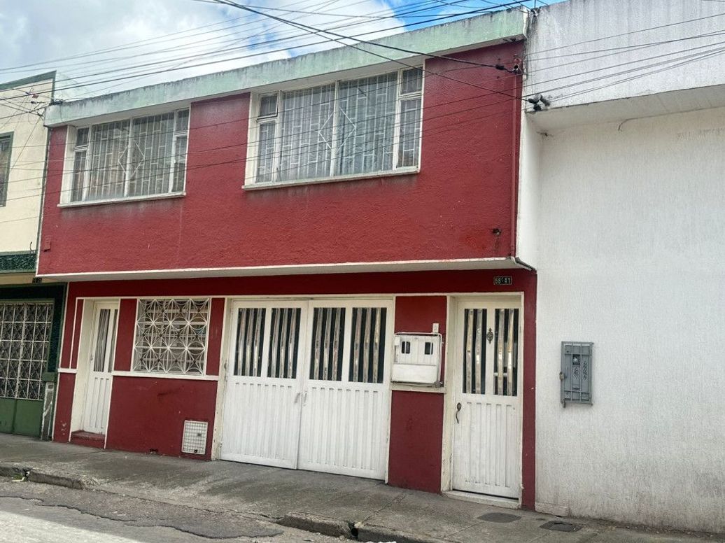 Casa en venta en Bellavista Occidental, Bogotá · foto 2 de 4