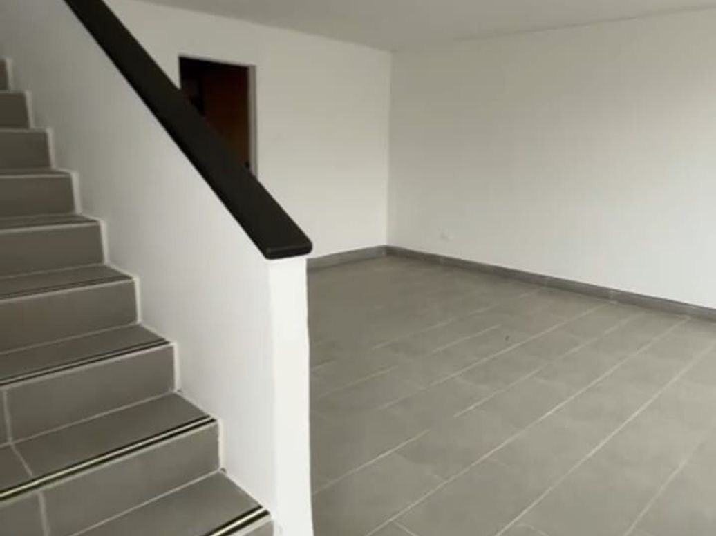 Casa de 5 alcobas en venta en Santa Ana Oriental, Bogotá, 230 m² · foto 3 de 20