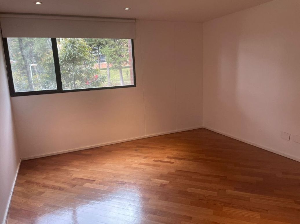 Apartamento de 3 alcobas en venta en Los Rosales, Bogotá, 243 m² · foto 8 de 19