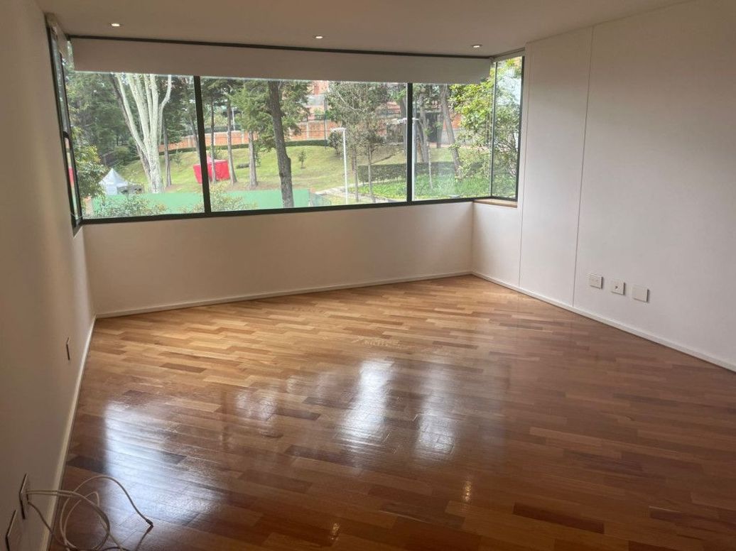 Apartamento de 3 alcobas en venta en Los Rosales, Bogotá, 243 m² · foto 9 de 19