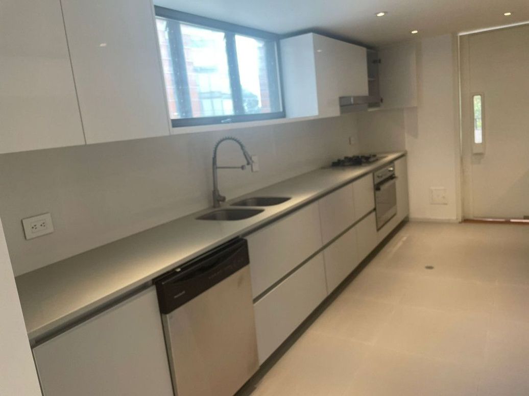 Apartamento de 3 alcobas en venta en Los Rosales, Bogotá, 243 m² · foto 13 de 19