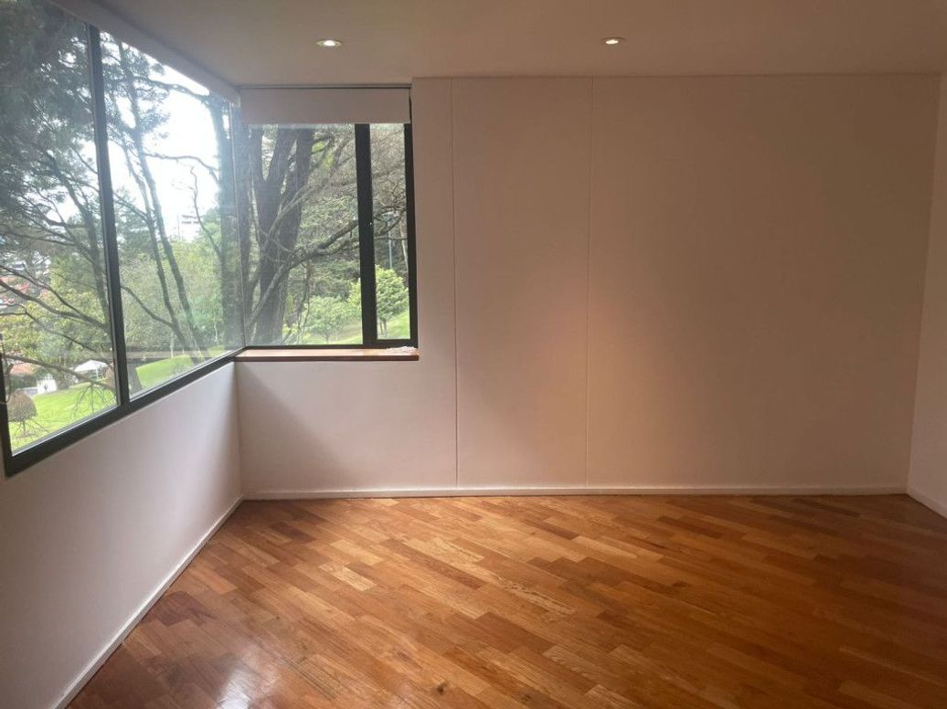 Apartamento de 3 alcobas en venta en Los Rosales, Bogotá, 243 m² · foto 6 de 19