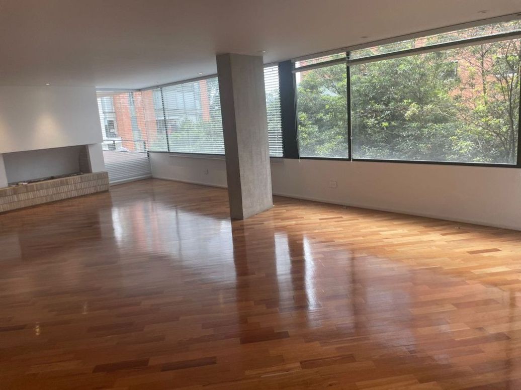 Apartamento de 3 alcobas en venta en Los Rosales, Bogotá, 243 m² · foto 4 de 19