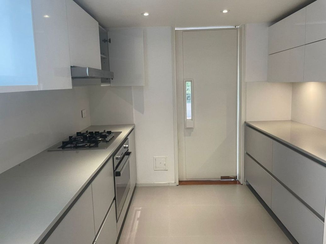 Apartamento de 3 alcobas en venta en Los Rosales, Bogotá, 243 m² · foto 12 de 19