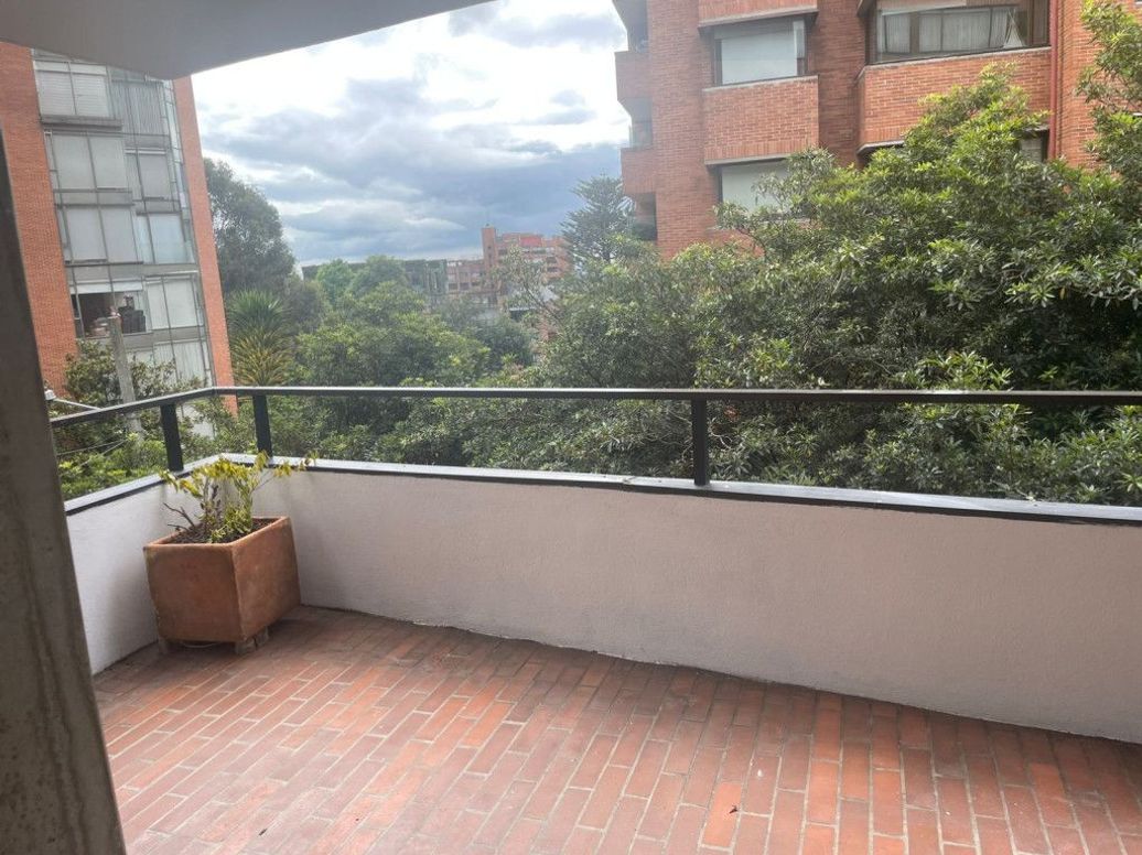 Apartamento de 3 alcobas en venta en Los Rosales, Bogotá, 243 m² · foto 7 de 19