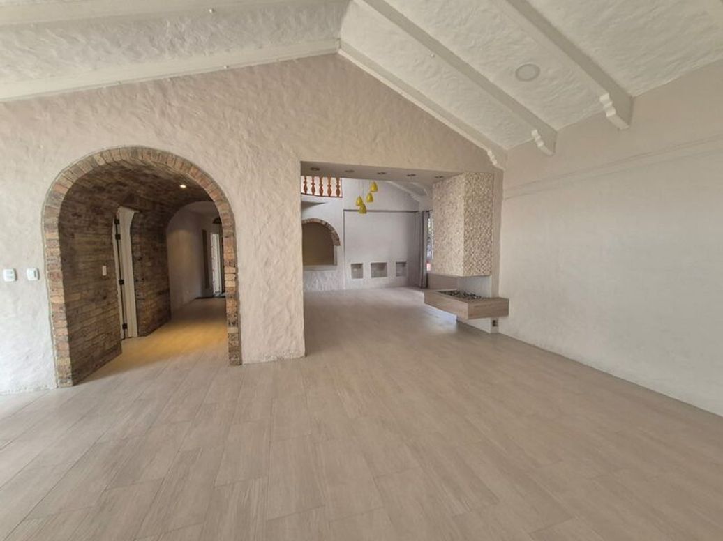 Casa de 4 alcobas en venta en Santa Barbara Alta, Bogotá, 548 m² · foto 5 de 20