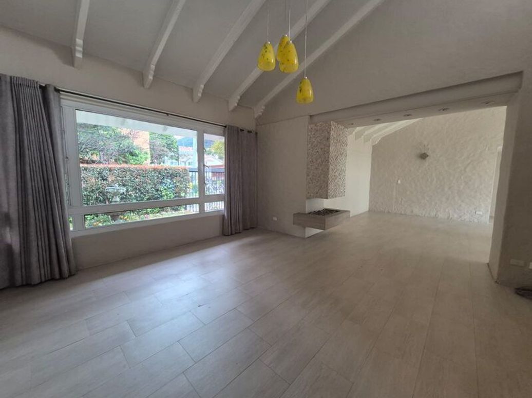 Casa de 4 alcobas en venta en Santa Barbara Alta, Bogotá, 548 m² · foto 2 de 20