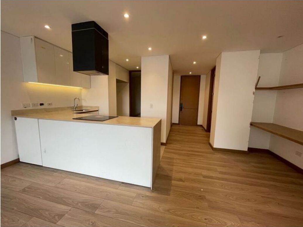 Apartamento de 3 alcobas en venta en Santa Barbara Occidental, Bogotá, 127 m² · foto 5 de 20